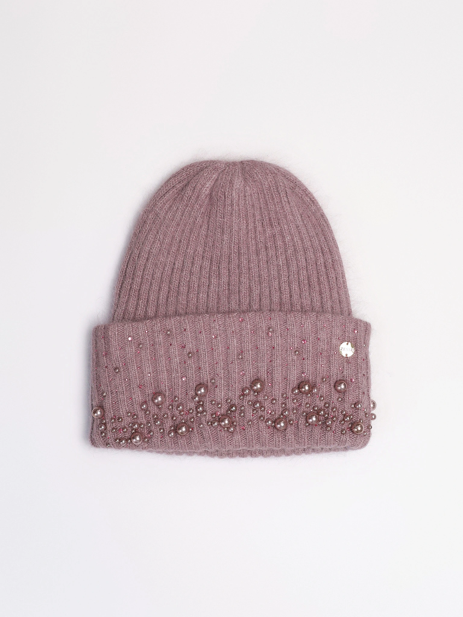 Шапка-бини двойная с отворотом декорированная стразами и бусинами в ассортименте